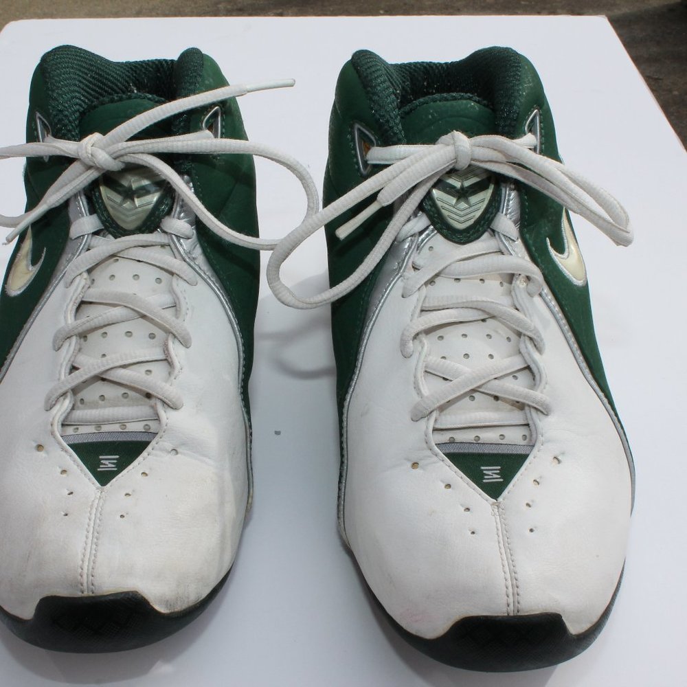 Nike basketball shoes Female green & white